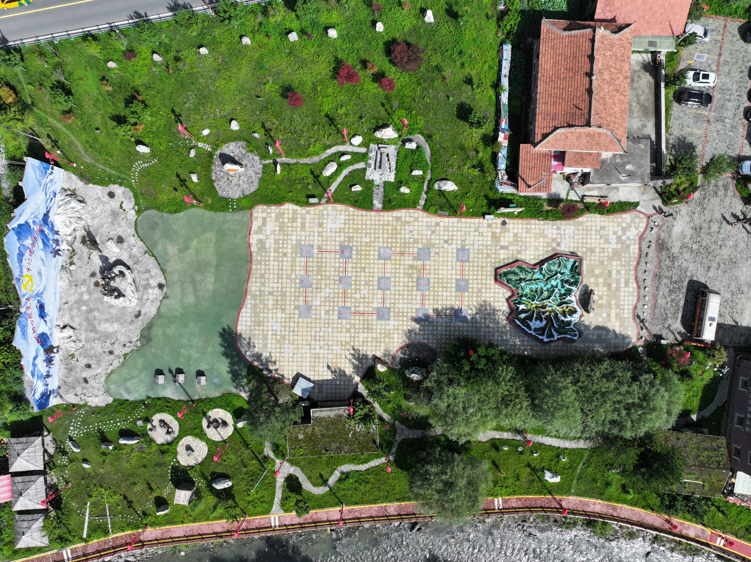 A scenic view of Aba Hongjun Changzheng Yiji