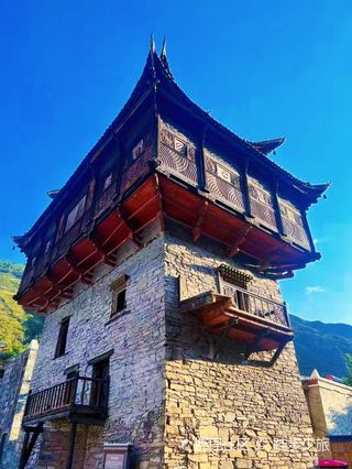 A scenic view of Aba Wori Tusi Guanzhai Jinglou Yu Diao