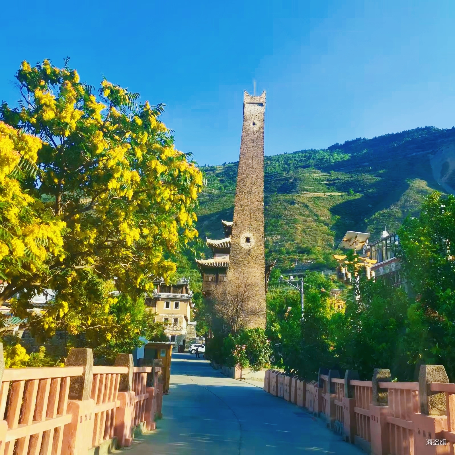 A scenic view of Aba Wori Tusi Guanzhai Jinglou Yu Diao