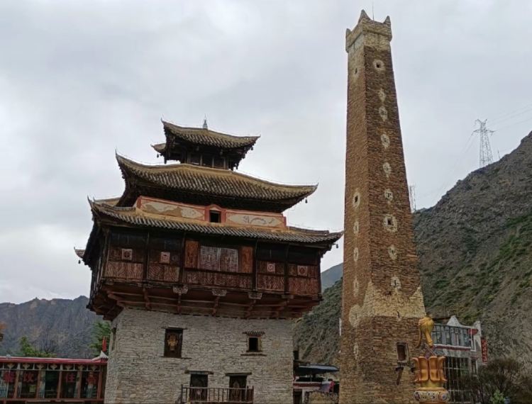 A scenic view of Aba Wori Tusi Guanzhai Jinglou Yu Diao