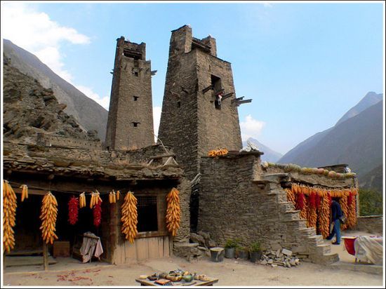 A scenic view of Aba Zhibo Diaolou