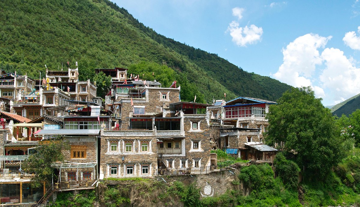 A scenic view of Aba Zhuokeji Tusi Guanzhai