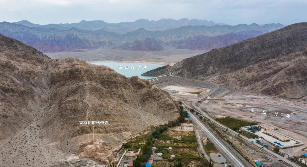 A scenic view of Aksu Kesile Tage Fosi Yizhi