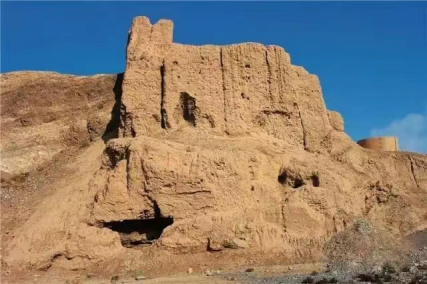 A scenic view of Aksu Kesile Tage Fosi Yizhi