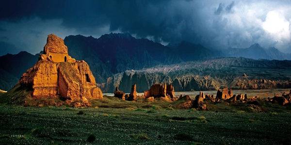 A scenic view of Aksu Kesile Tage Fosi Yizhi