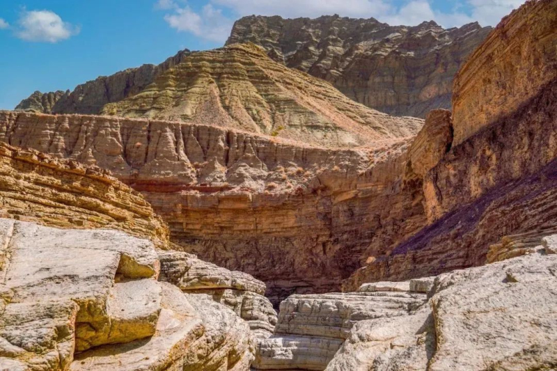 A scenic view of Aksu Kesile Tage Fosi Yizhi