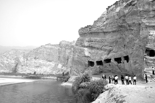 A scenic view of Aksu Kumutula Qianfodong