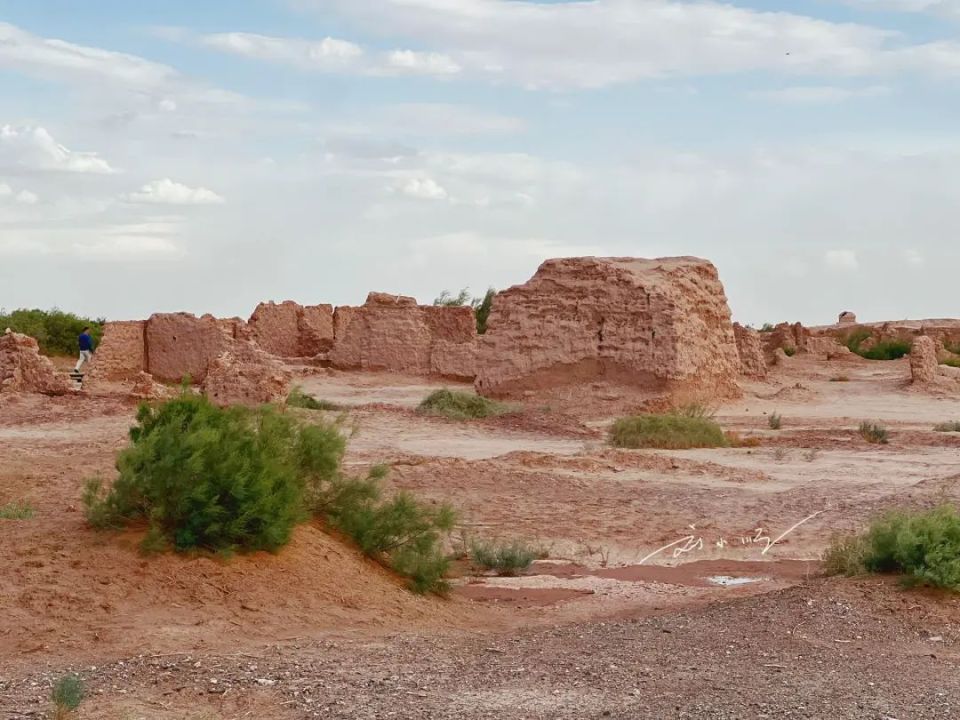 A scenic view of Aksu Kuona Qilan Yizhi