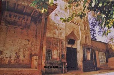 A scenic view of Aksu Molana Eshiding Mazha