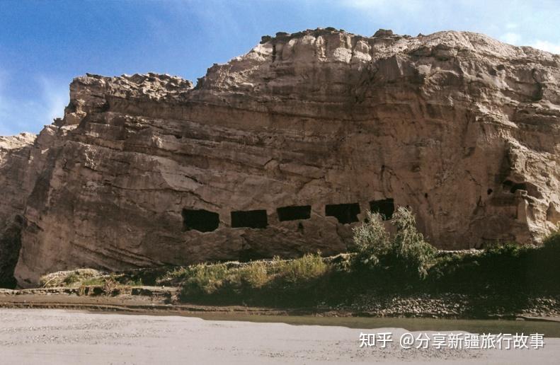 A scenic view of Aksu Wushi Tuer He Xiahe Tuer Yizhi