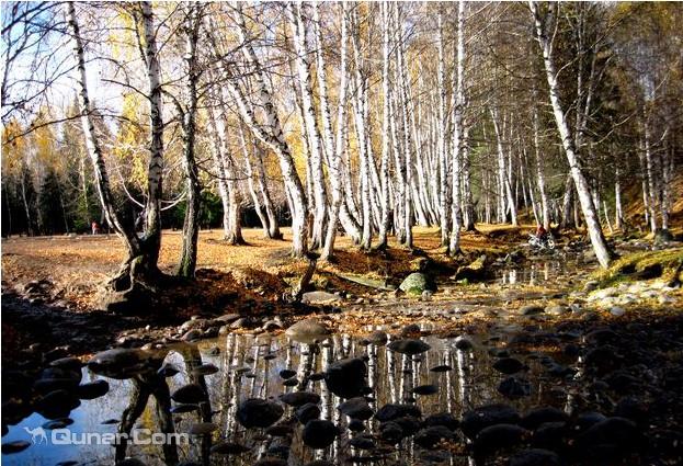 A scenic view of Altay Sanhai Zi Muzang Ji Lushi