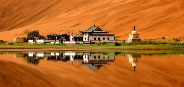 Alxa Badanjilinmiao: A Hidden Gem in Inner Mongolia’s Vast Landscapes