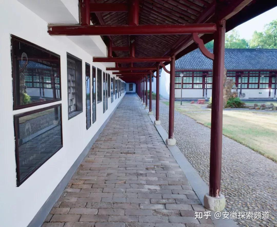 A scenic view of Anqing Anhui Daxue Honglou Ji Jingfu Shuyuan Jiuzhi