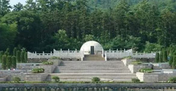 A scenic view of Anqing Chenduxiu Mu