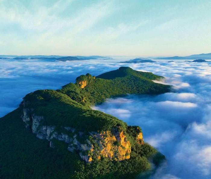 A scenic view of Anshan Wolongshan Shancheng Yizhi