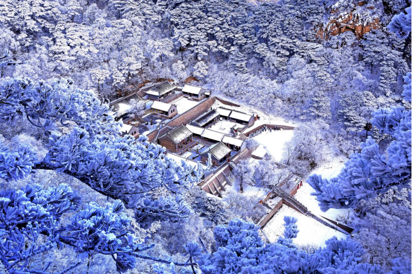 A scenic view of Anshan Wolongshan Shancheng Yizhi