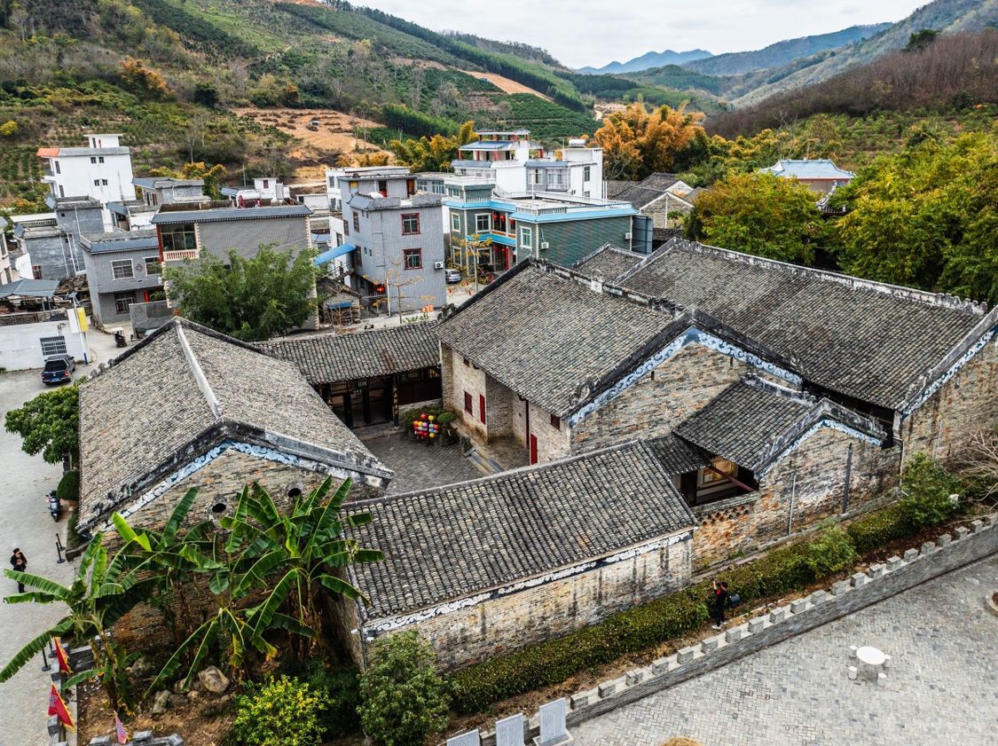 A scenic view of Baise Xilin Censhi Jiazu Jianzhuqun