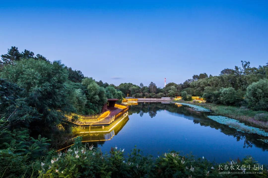 A scenic view of Baishan Shiren Xuelei Shan Sinan Kuanggong Jiniandi