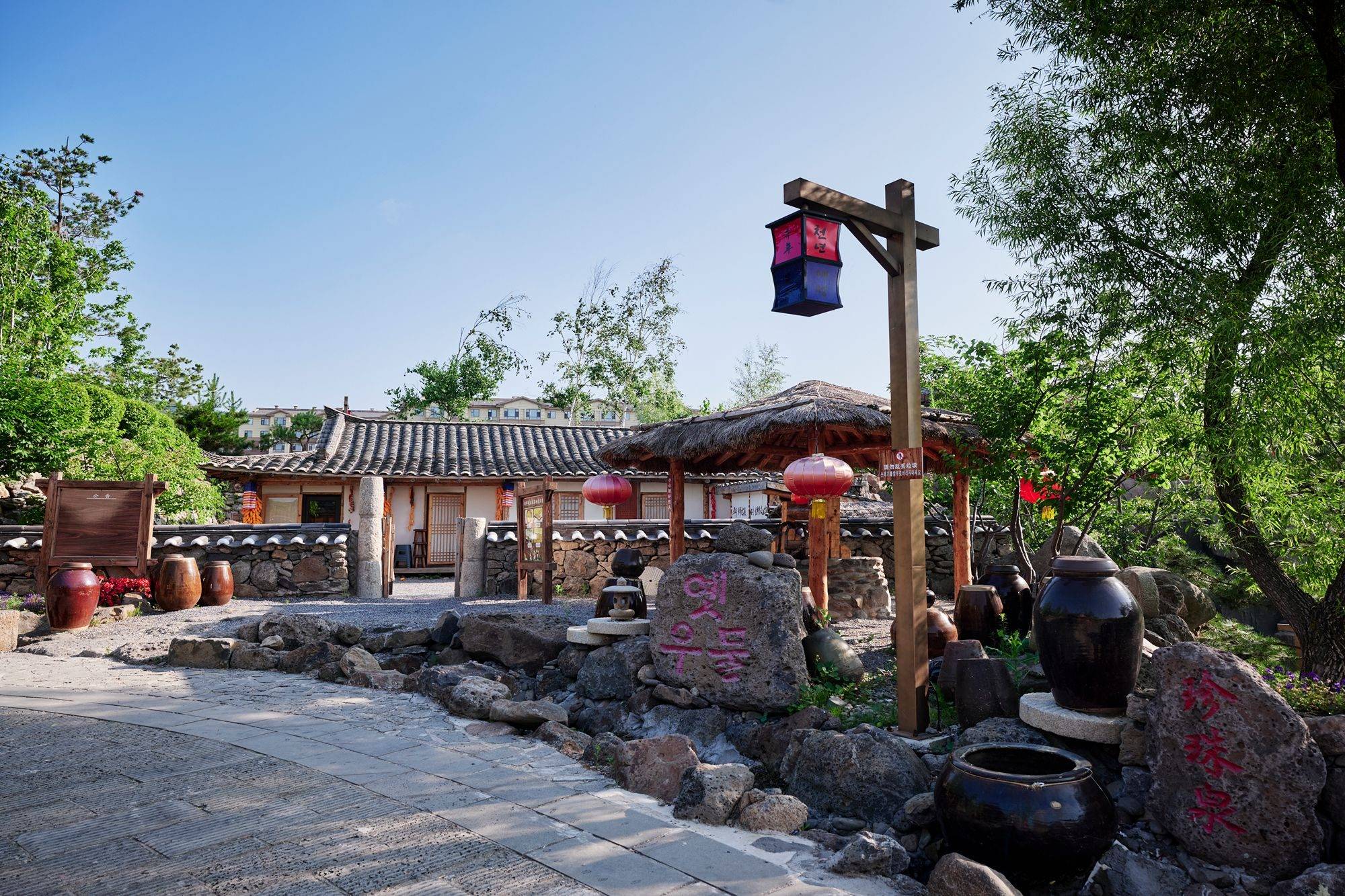 A scenic view of Baishan Yalujiang Shangyou Jishi Muqun