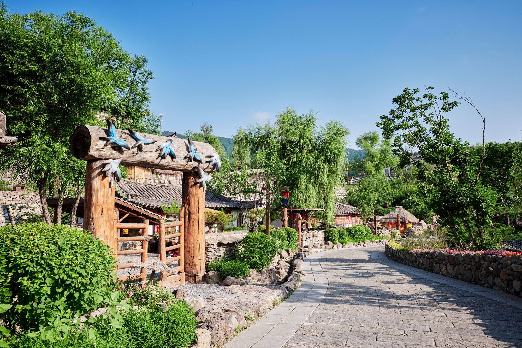 A scenic view of Baishan Yalujiang Shangyou Jishi Muqun