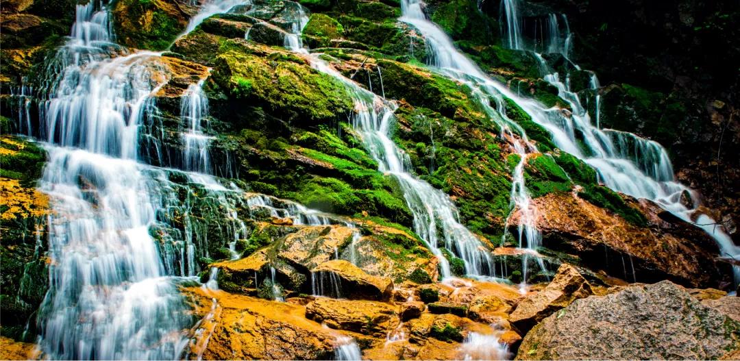 A scenic view of Baishan Yalujiang Shangyou Jishi Muqun