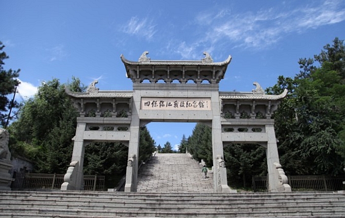 A scenic view of Baishan Yalujiang Shangyou Jishi Muqun