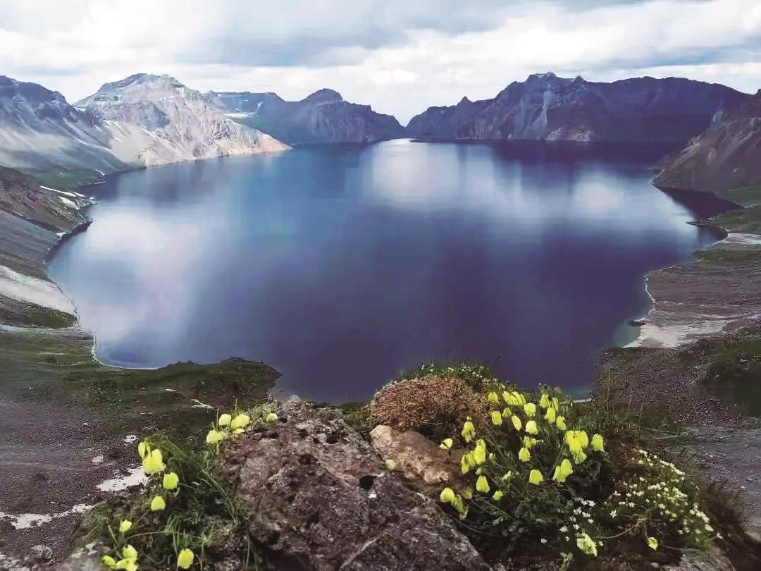 A scenic view of Baishan Yalujiang Shangyou Jishi Muqun