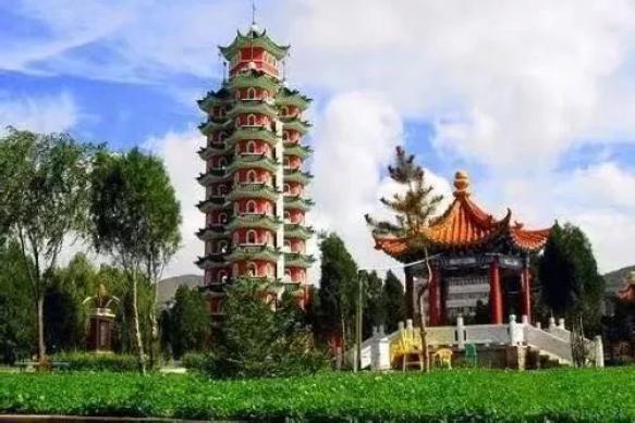A scenic view of Baiyin Huining Hongjun Huishi Jiuzhi