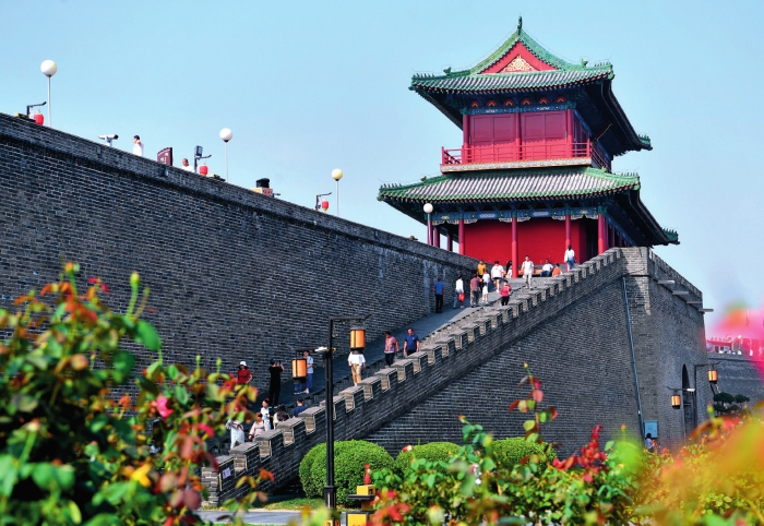 A scenic view of Baoding Bahui Temple Sutra Carvings