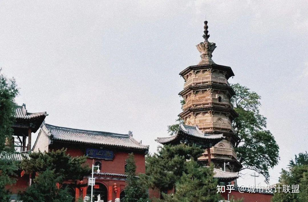 A scenic view of Baoding Dadao Guan Yuhuang Hall