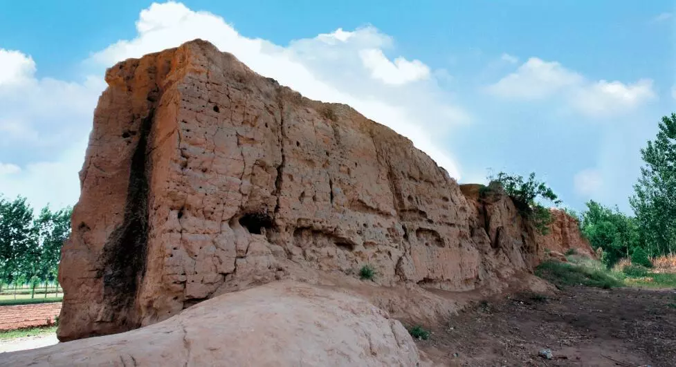 A scenic view of Baoding Yan Xiadu Ruins