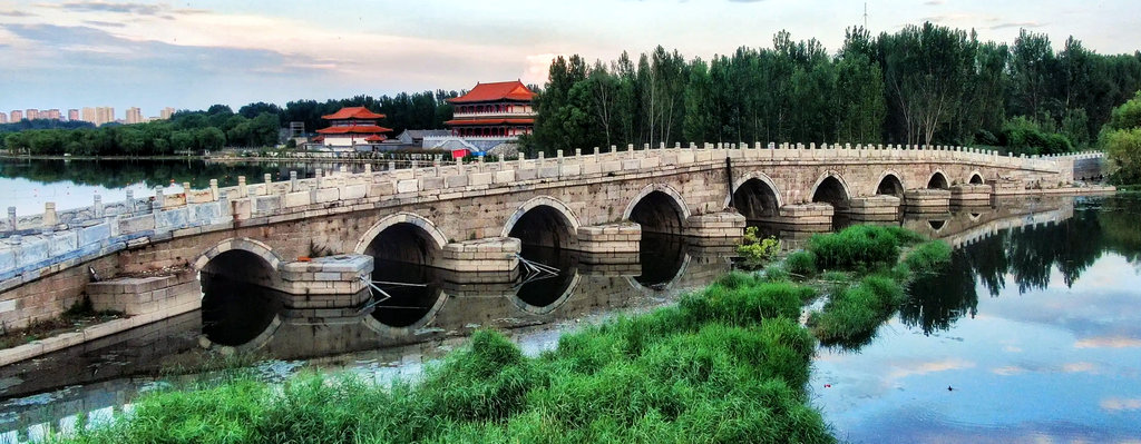 A scenic view of Baoding Yongji Bridge Zhuozhou