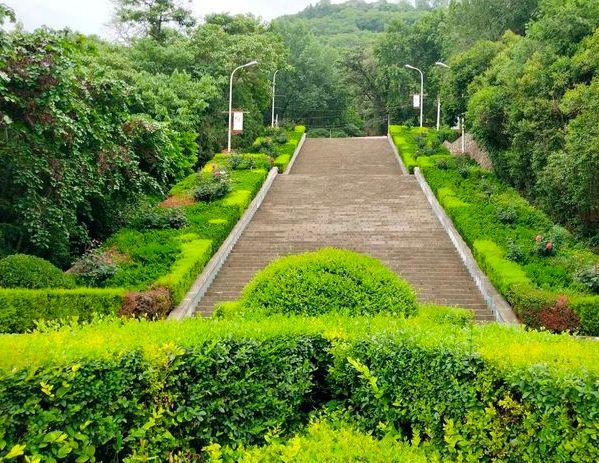 A scenic view of Baoji Jintai Abbey