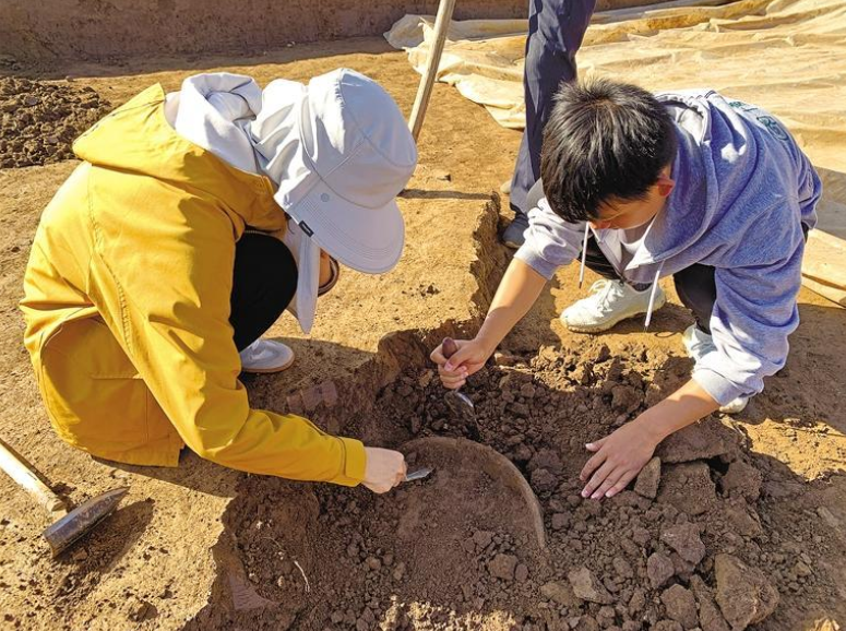 A scenic view of Baoji Xuechi Site