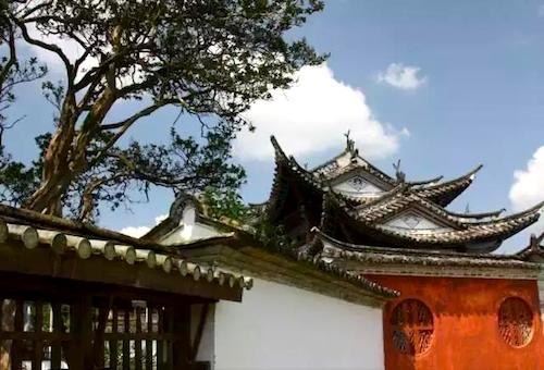 A scenic view of Baoshan Qiluo Wenchanggong