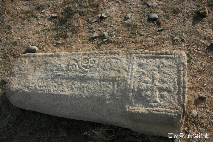 A scenic view of Baotou Aolunsumuchengyizhi