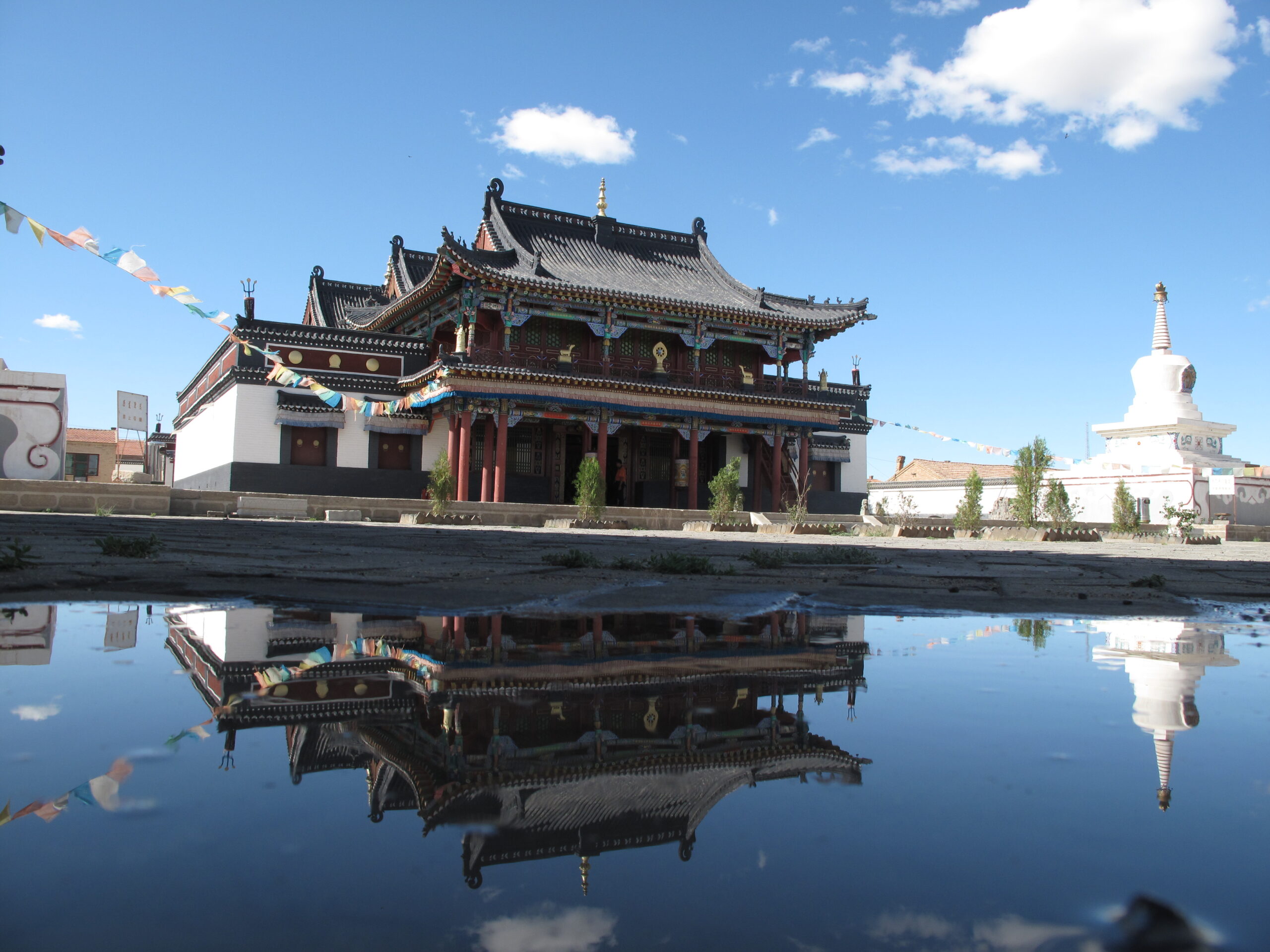A scenic view of Baotou Bailingmiaoqiyijiuzhi