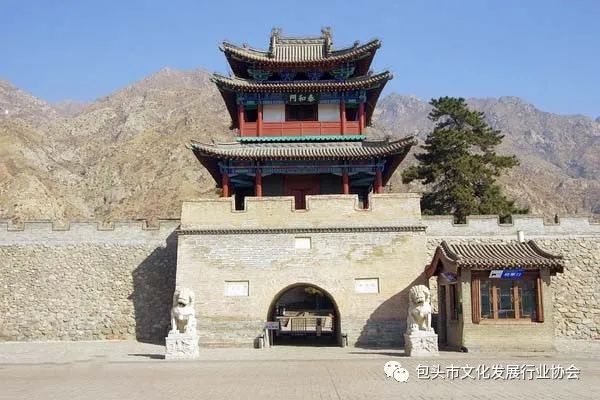 A scenic view of Baotou Machichengzhihezhaowanmuqun