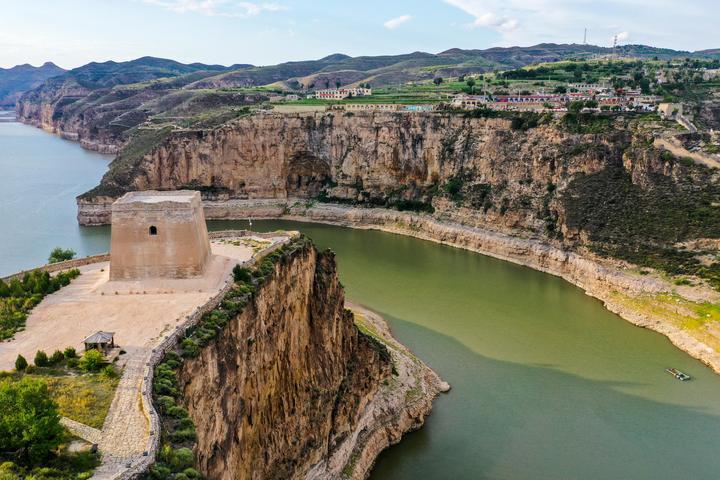 A scenic view of Baotou Machichengzhihezhaowanmuqun