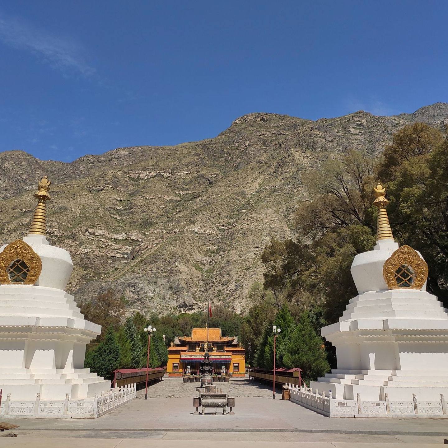 A scenic view of Bayingolin Baluntai Huangmiao Gujianzhuqun