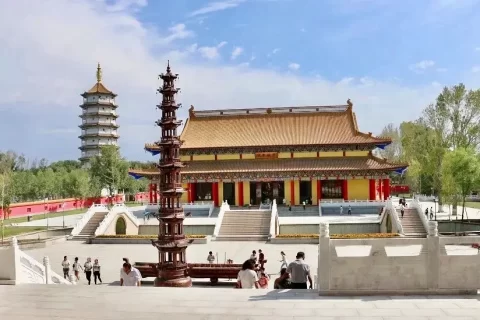 A scenic view of Bayingolin Baluntai Huangmiao Gujianzhuqun