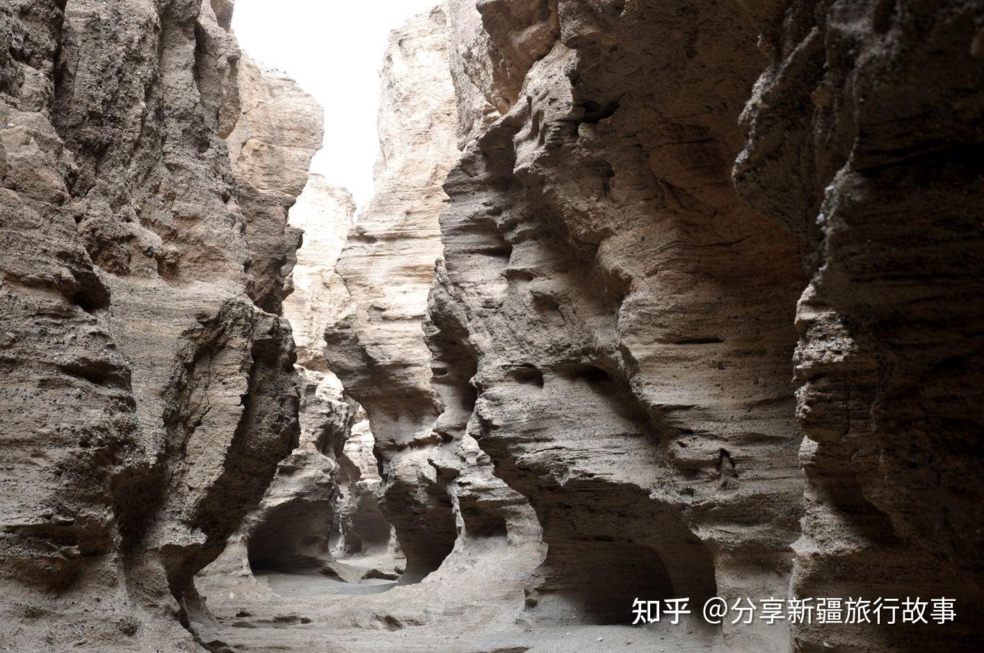 A scenic view of Bayingolin Bogedaqin Gucheng Yizhi