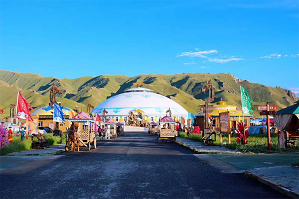 A scenic view of Bayingolin Bogedaqin Gucheng Yizhi