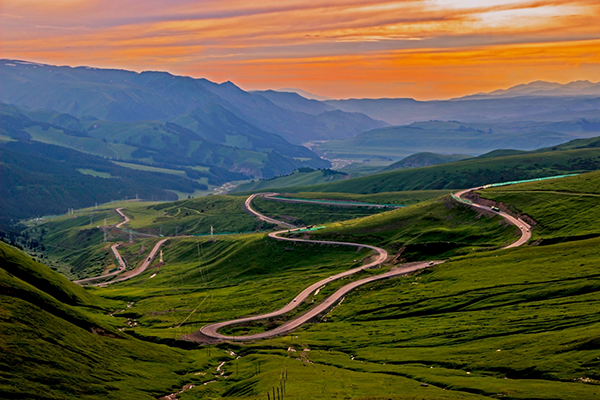 A scenic view of Bayingolin Yingpan Gucheng Ji Gumuqun