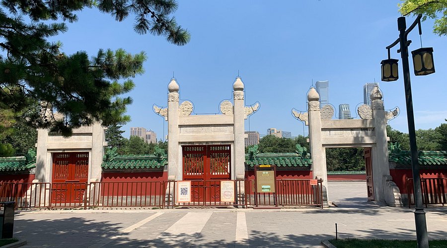 A scenic view of Beijing Chaoyang Ritan