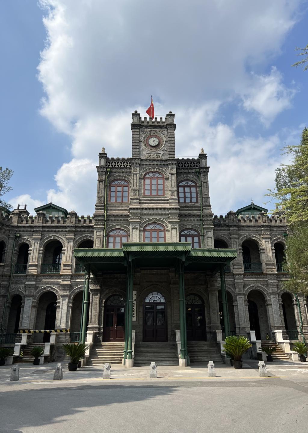 A scenic view of Beijing Dongcheng Qing Lujunbu He Haijunbu Jiuzhi