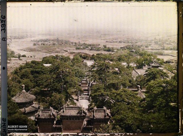 A scenic view of Beijing Haidian Biyunsi