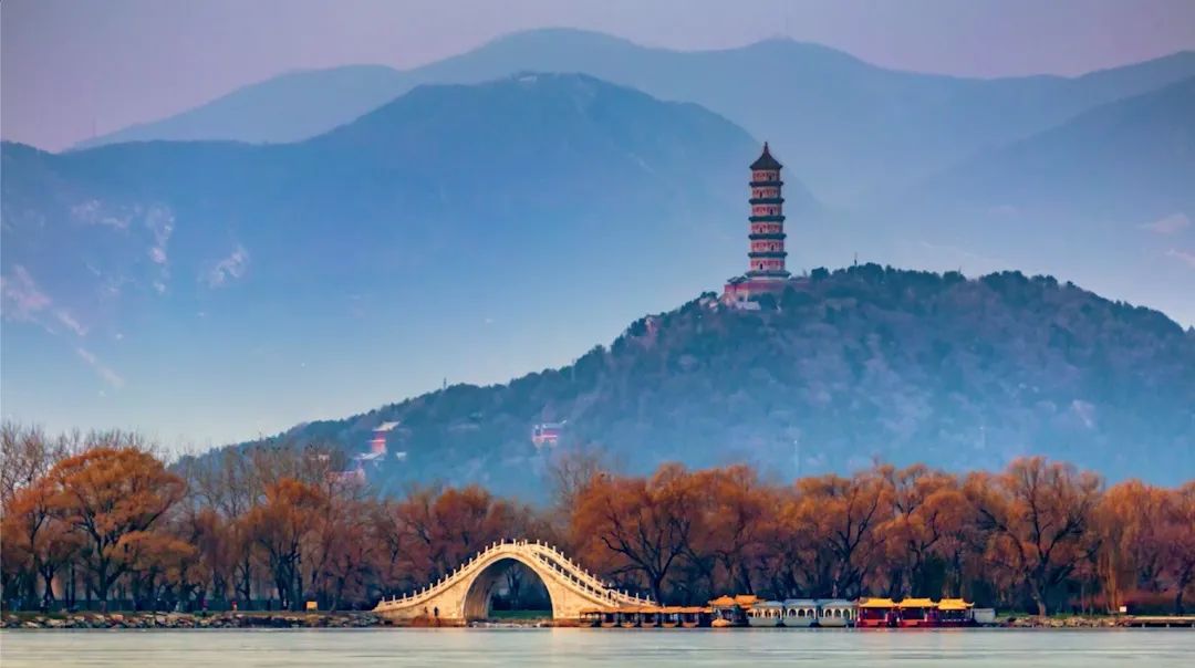 A scenic view of Beijing Haidian Jingmingyuan