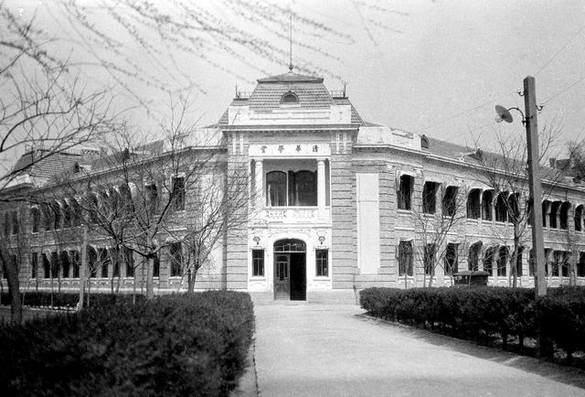 A scenic view of Beijing Haidian Qinghua Daxue Zaoqi Jianzhu
