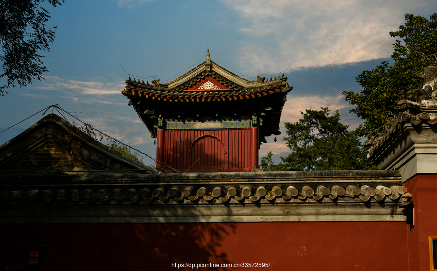 A scenic view of Beijing Haidian Wanshousi